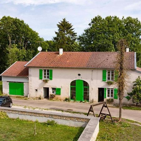 Jolie Vache Deguisee En Fleurs, Chambre D'Hote A Soulosse Zewnętrze zdjęcie