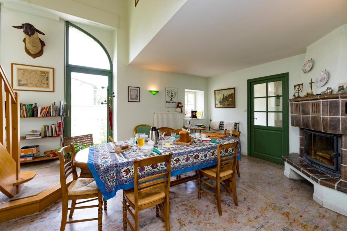 Jolie Vache Deguisee En Fleurs, Chambre D'Hote A Soulosse Pokój zdjęcie